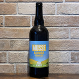 Bouteille deMusse Session IPA 75cl (4,5%) - La Muette devant un mur de briques