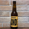 Blonde American Pale Ale 33cl 5,5% – La Rombière, bouteille à étiquette jaune sur fond de briques